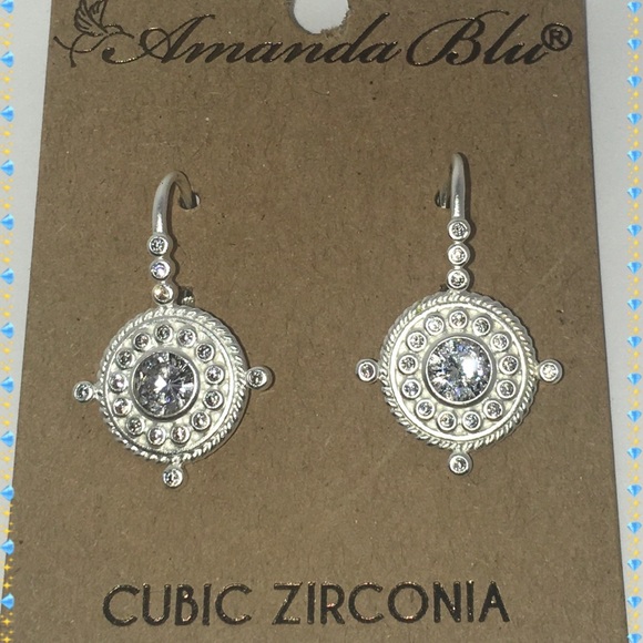 🆕 Luxurious Unique Medallion Lever Back Earrings - Picture 3 of 3